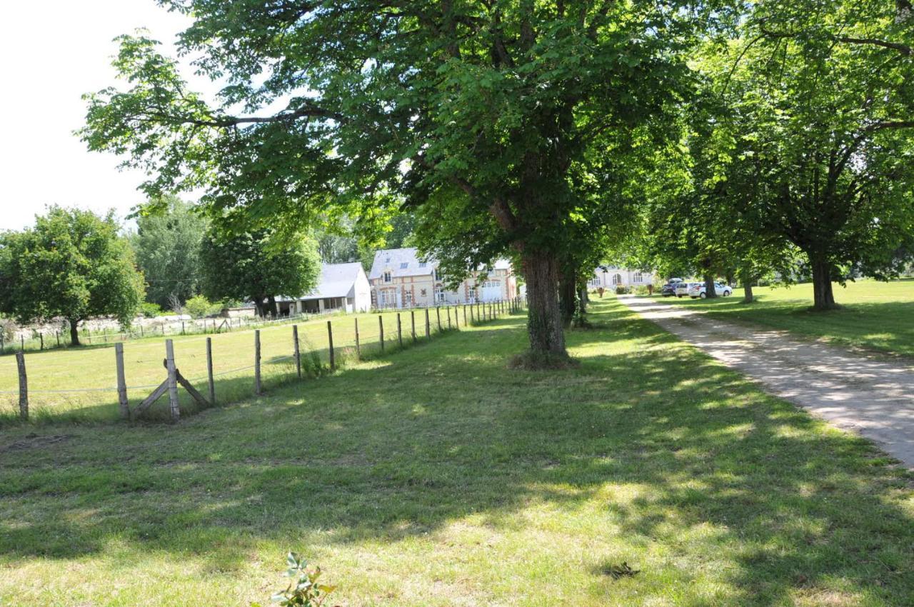 Petite Maison Des Roses - Gite 2 Personnes Brain-sur-Allonnes Exterior photo