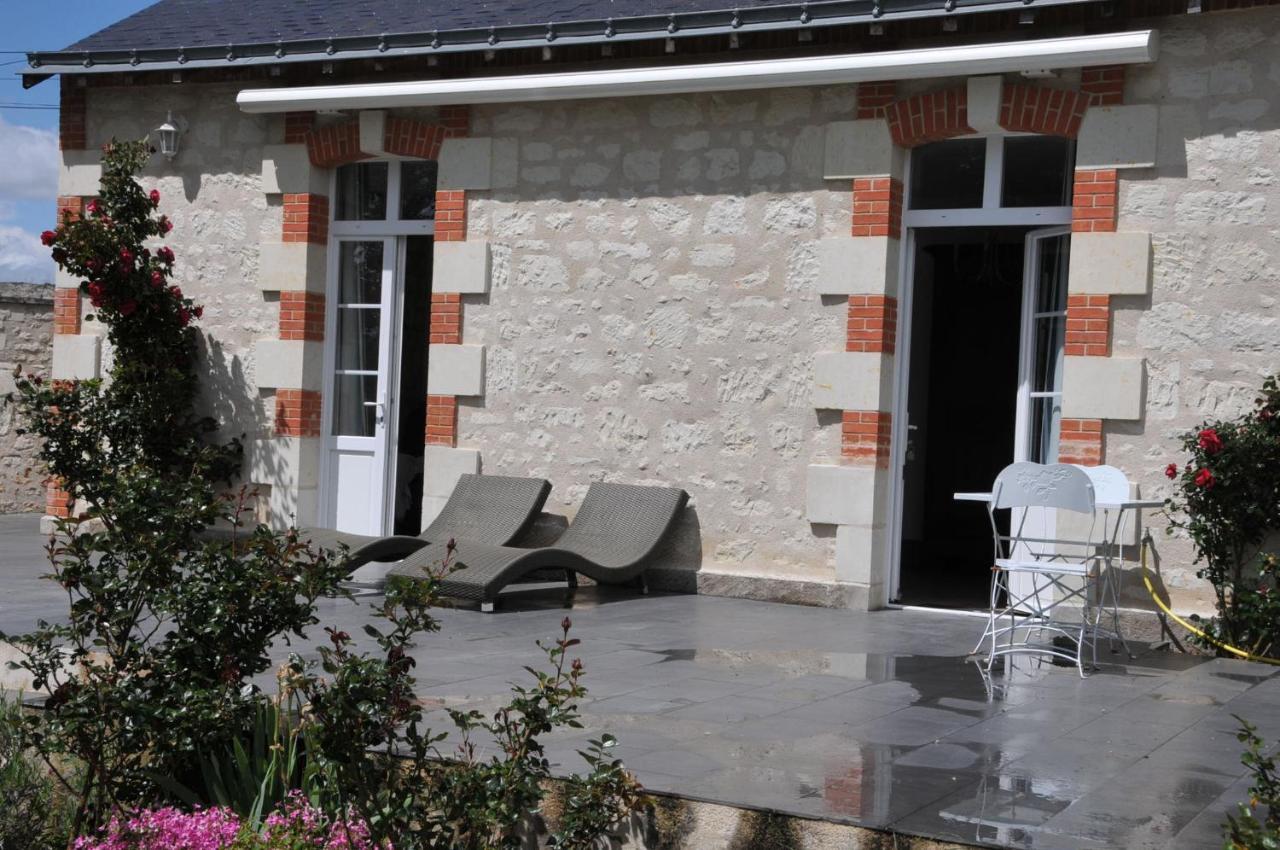 Petite Maison Des Roses - Gite 2 Personnes Brain-sur-Allonnes Exterior photo