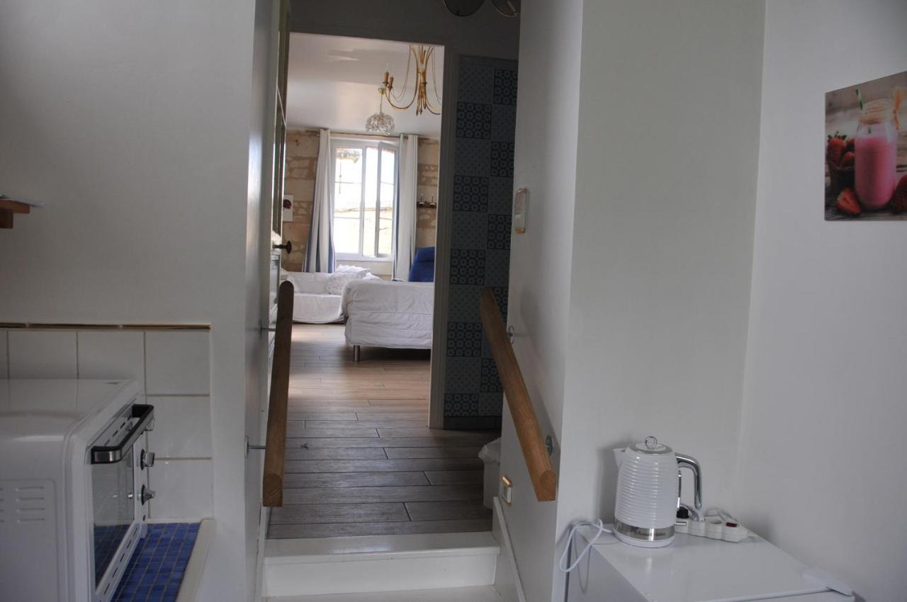 Petite Maison Des Roses - Gite 2 Personnes Brain-sur-Allonnes Exterior photo