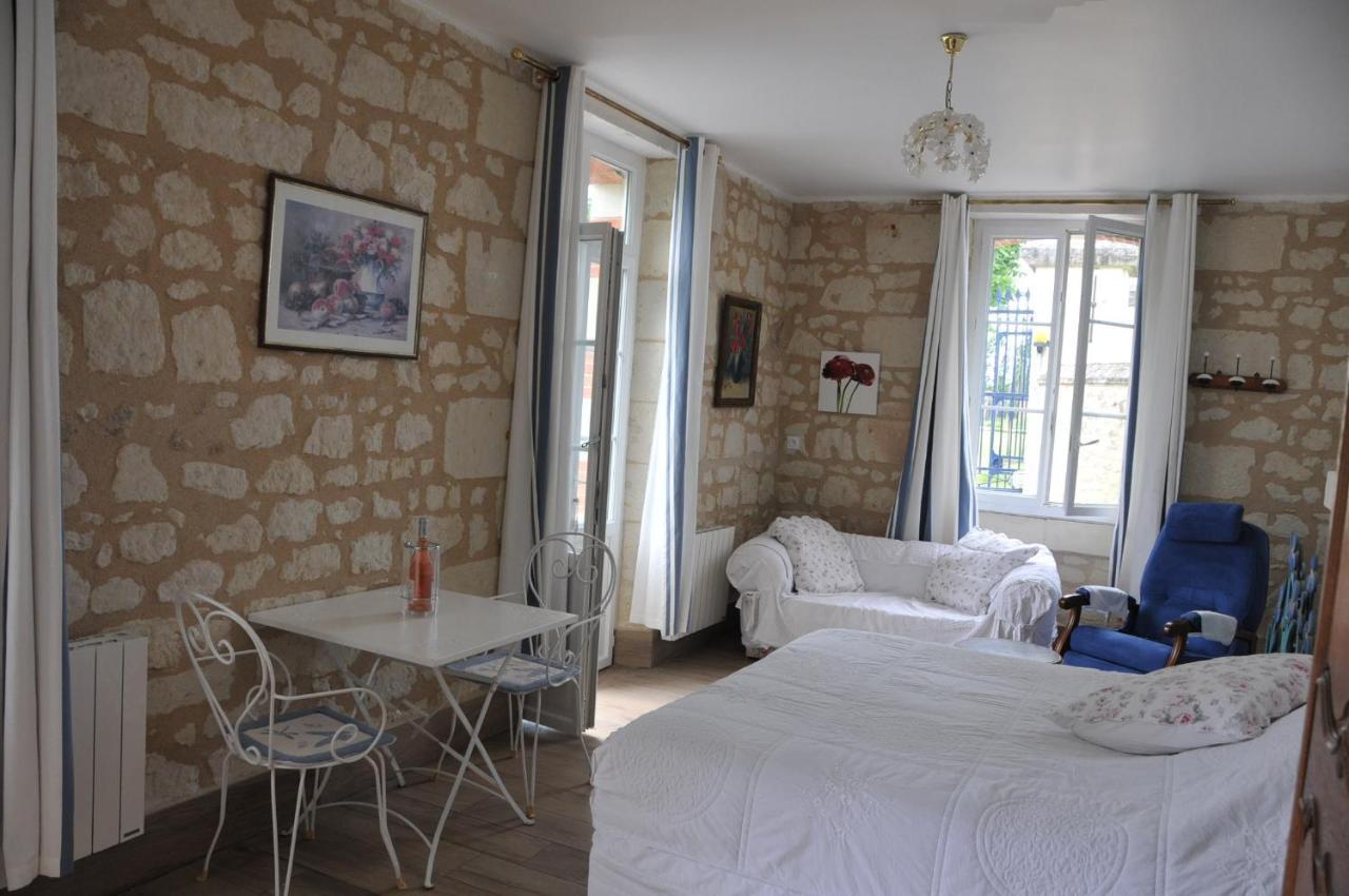 Petite Maison Des Roses - Gite 2 Personnes Brain-sur-Allonnes Exterior photo