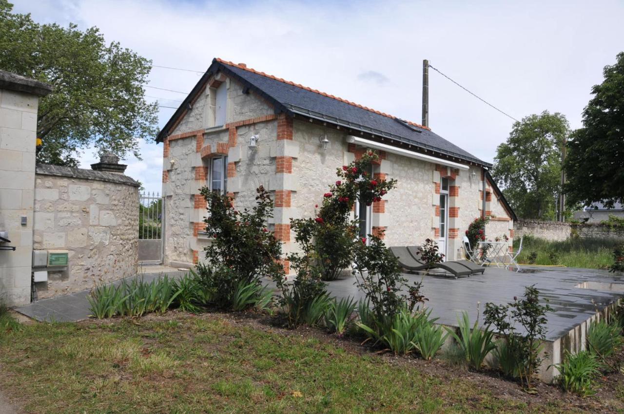 Petite Maison Des Roses - Gite 2 Personnes Brain-sur-Allonnes Exterior photo